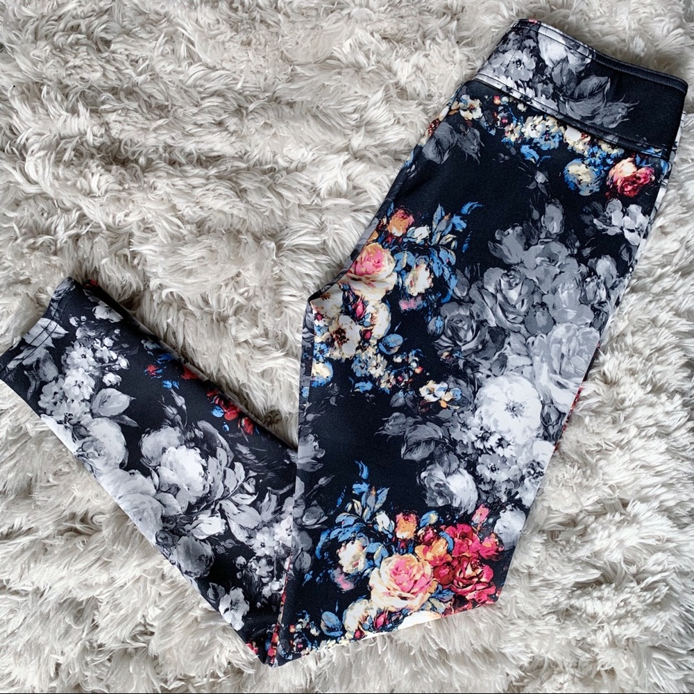 Abercrombie Floral Printed Leggings - Size Medium
